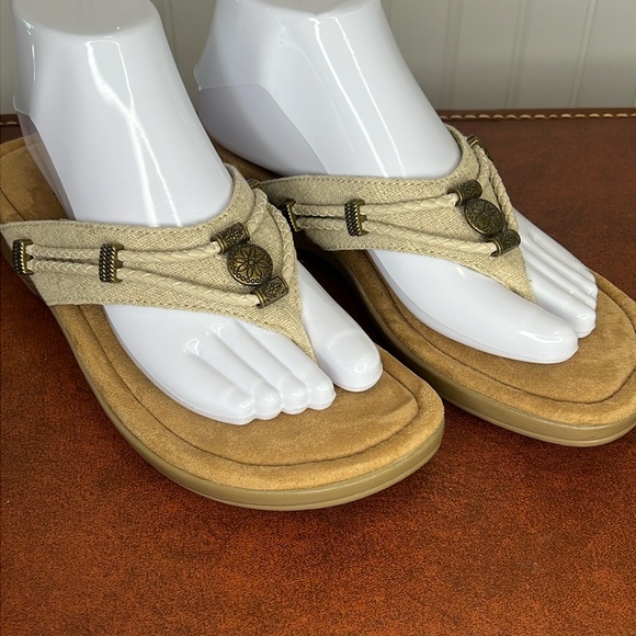 Minnetonka Sandals Like New size 9 - Picture 1 of 10